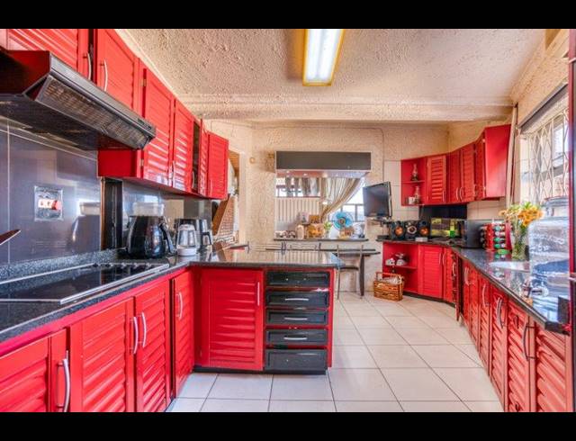 4 BEDROOM HOUSE FOR SALE IN RESERVOIR HILLS